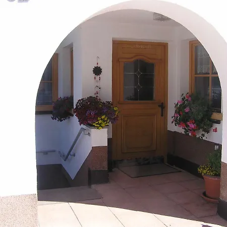 Haus Pinzger Apartamento *